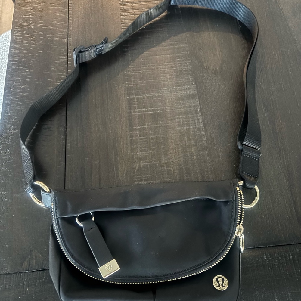 lululemon All Night Festival micro bag